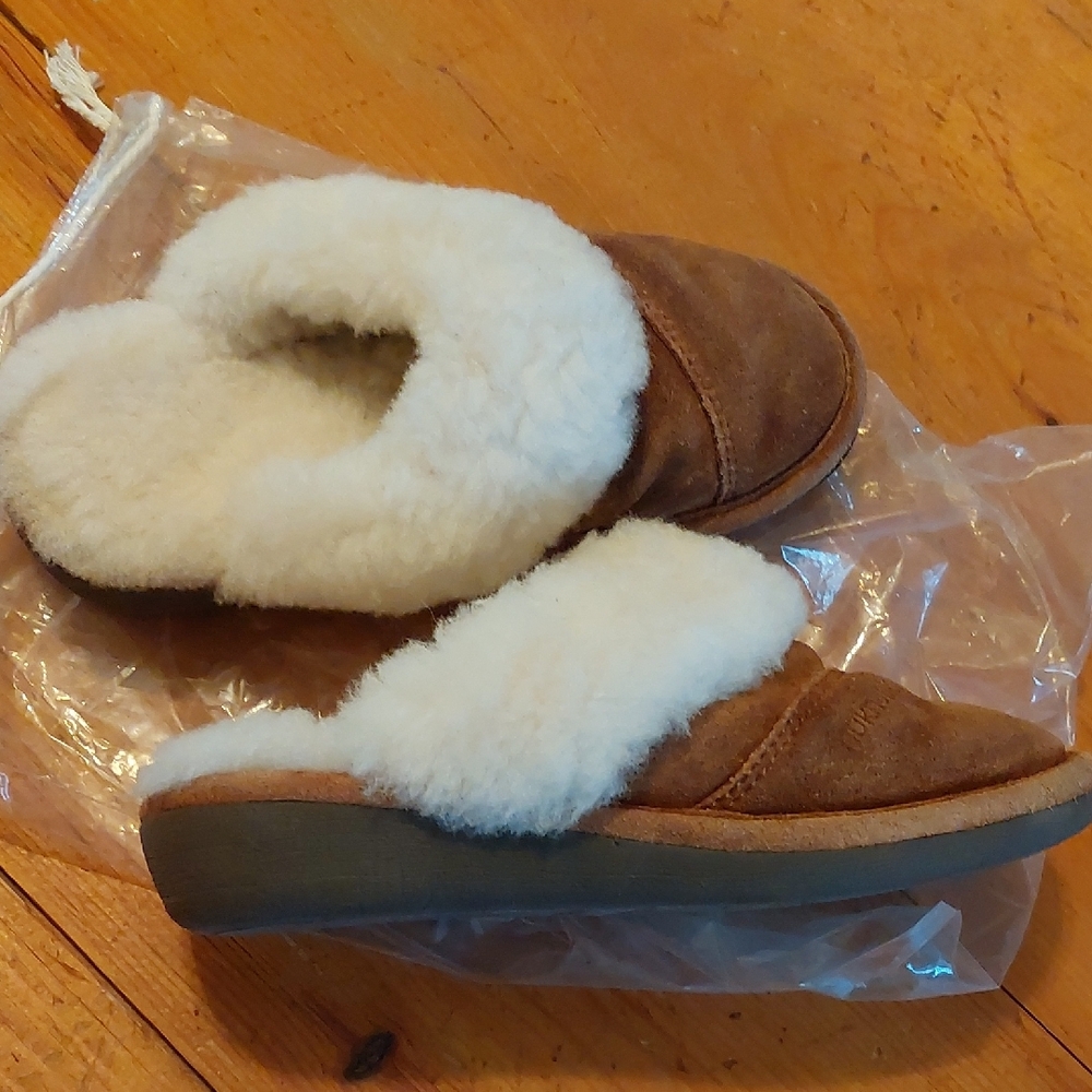 💜5/$25💜 Ladies Nuknuuk Sherpa Lined Slippers Size 5